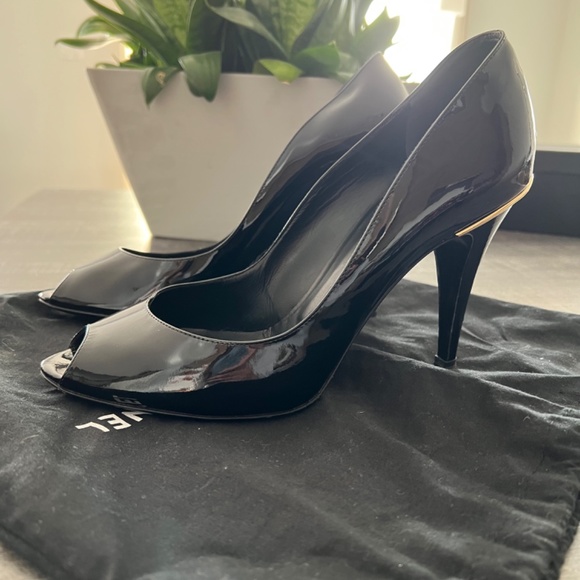 Chanel black patent leather peep toe pumps - Picture 3 of 7